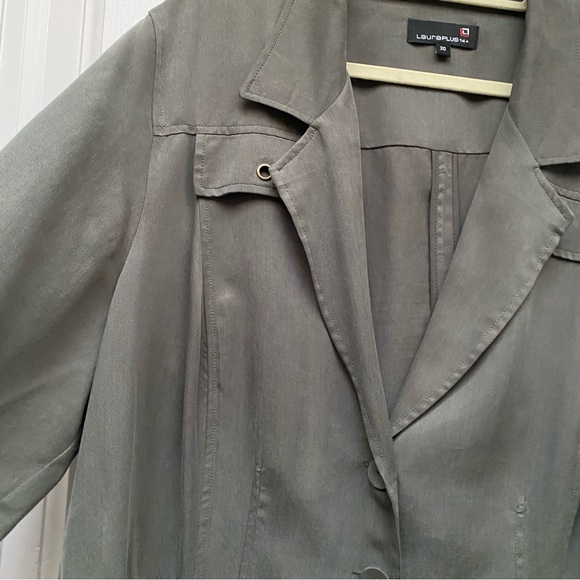 Laura Plus Lightweight 100% Tencel Jacket in Olive Green - Picture 7 of 9